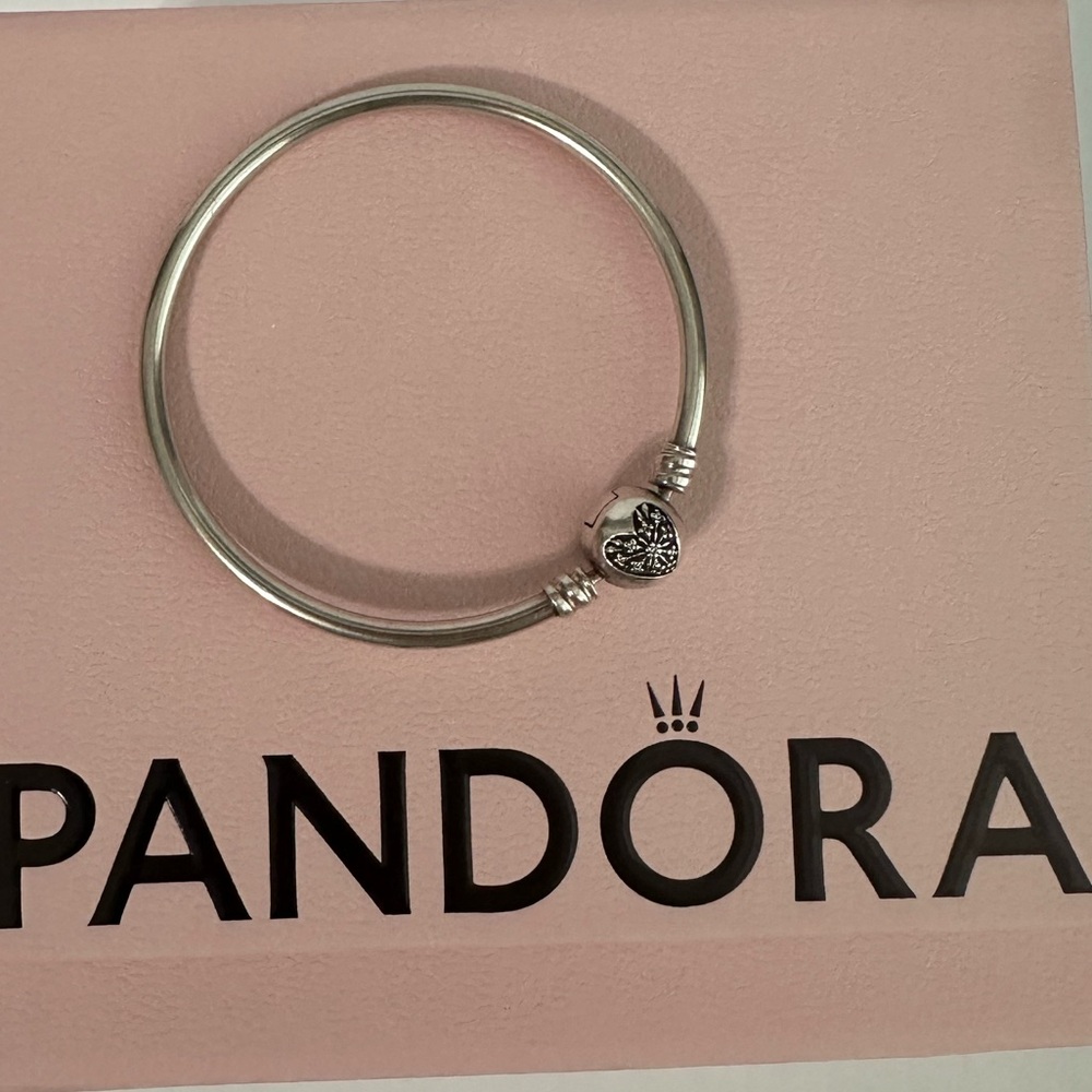 Pandora Heart of Winter bangle bracelet